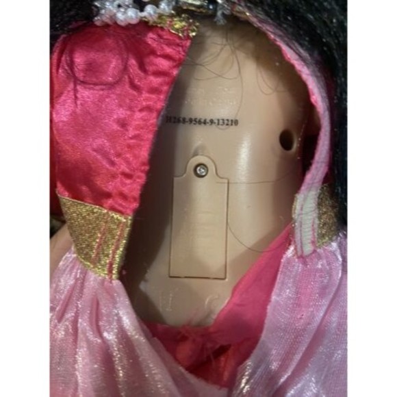 Disney Store It's A Small World INDIA Doll With Outfit Shoes Retired - Picture 9 of 16